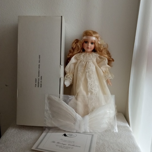 Heavenly Angel Hope Porcelain Doll by The Heritage Collection Christmas - Picture 13 of 17